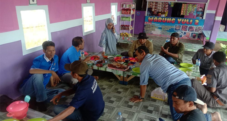 PWI Kabupaten Bima saat rapat di Warung Yuli Jalan Panda