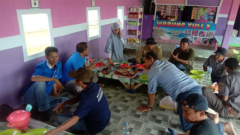 PWI Kabupaten Bima saat rapat di Warung Yuli Jalan Panda PWI Kabupaten Bima saat rapat di Warung Yuli Jalan Panda