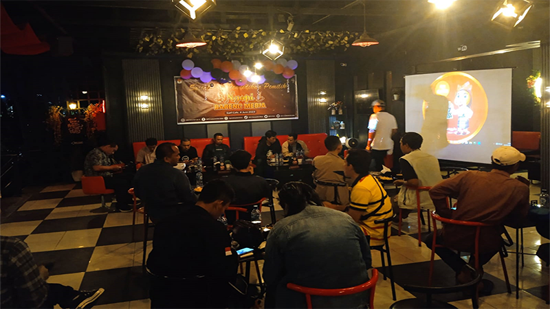 Suasana Ngopi Bareng KPU Kabupaten Bima di Surf Café Kota Bima