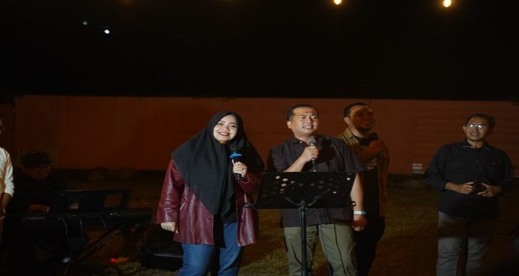Foto: Lalu Muhammad Iqbal dan Hj. Indah Dhamayanti Putri