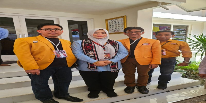 Foto: Ketua DPD I Partai Hanura Provinsi NTB, Ahmad Dahlan dan Hj. Indah Dhamayanti Putri Foto: Ketua DPD I Partai Hanura Provinsi NTB, Ahmad Dahlan dan Hj. Indah Dhamayanti Putri
