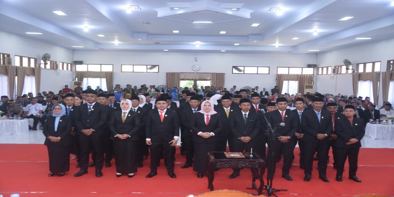 45 Orang DPRD Kabupaten Bima saat diambil Sumpah 45 Orang DPRD Kabupaten Bima saat diambil Sumpah