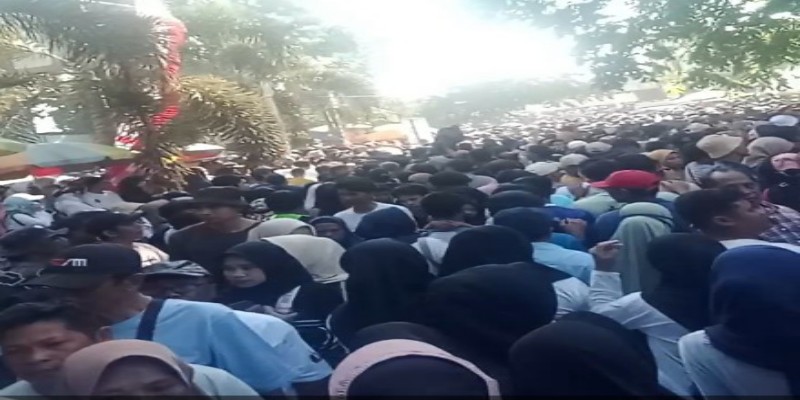 Warga Masyarakat ikut Jalan Sehat dan Deklarasi Iqbal - Dinda Warga Masyarakat ikut Jalan Sehat dan Deklarasi Iqbal - Dinda