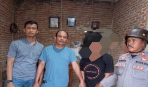 Kapolsek Bolo bersama Subdit I Res Narkoba Polda NTB saat amankan EV Kapolsek Bolo bersama Subdit I Res Narkoba Polda NTB saat amankan EV