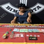 Pelaku saat diamankan polisi