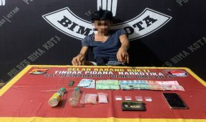 Pelaku saat diamankan polisi Pelaku saat diamankan polisi