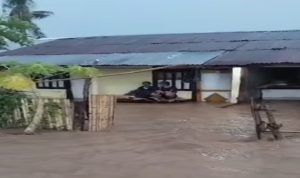 Kondisi rumah warga di Dusun Jala Desa Nggembe saat direndam banjir Kondisi rumah warga di Dusun Jala Desa Nggembe saat direndam banjir