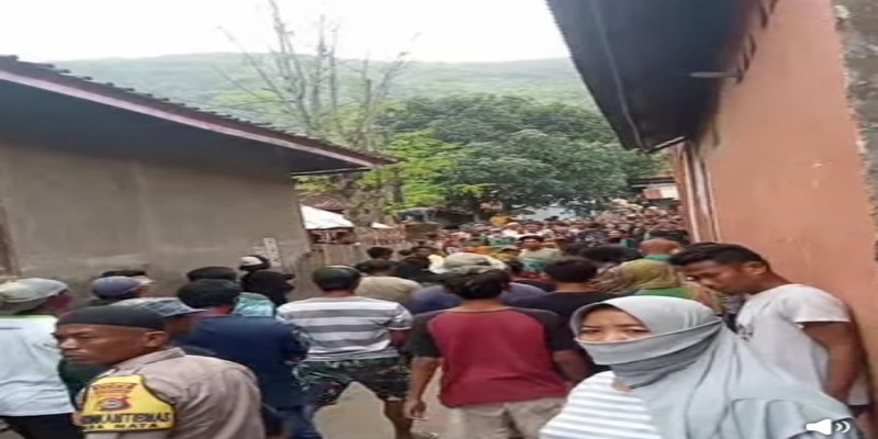 Suasana geledah rumah terduga Bandar Narkoba di Nata