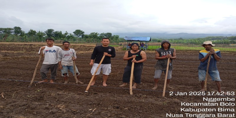Bhabinkamtibmas, Kades dan generasi milenial di Nggembe di lokasi Bhabinkamtibmas, Kades dan generasi milenial di Nggembe di lokasi