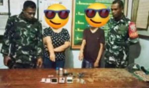 Foto: Ewa dan RN saat di Kantor Koramil Woha Foto: Ewa dan RN saat di Kantor Koramil Woha