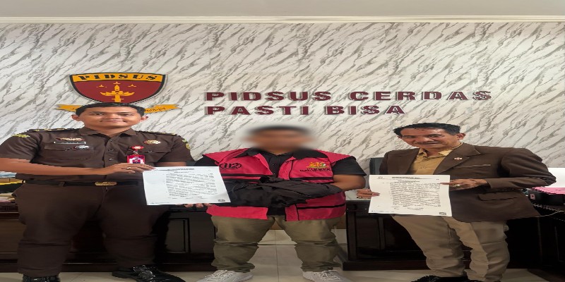 Pejabat BNI KCP Woha saat diamankan penyidik Pejabat BNI KCP Woha saat diamankan penyidik