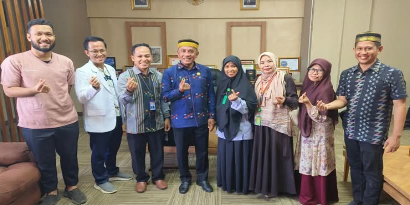 Bupati Bima saat bersama jajaran RSUD Sondosia Bupati Bima saat bersama jajaran RSUD Sondosia
