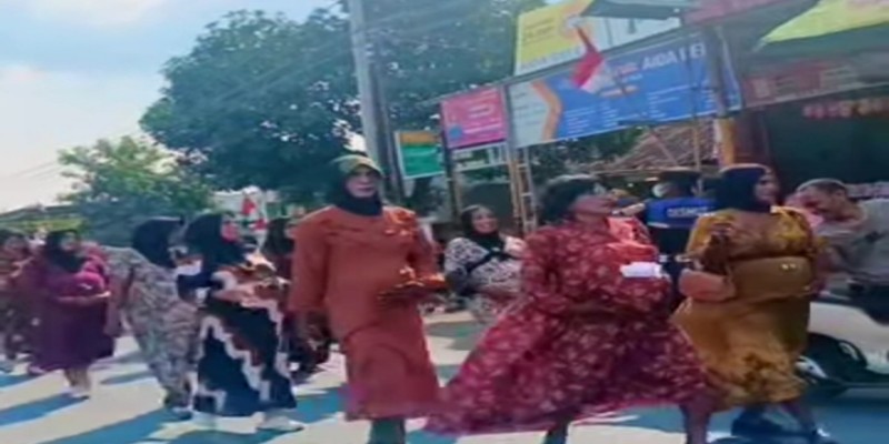 Regu Ibu Hamil asal RT 03 Desa Rasabou Regu Ibu Hamil asal RT 03 Desa Rasabou